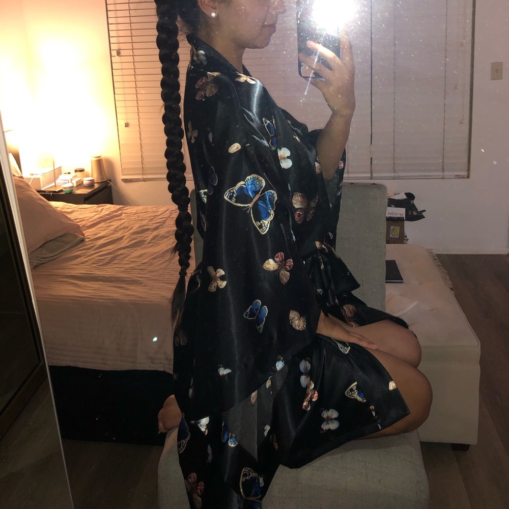 Handmade Satin Butterfly Robe - Picture 6 of 9